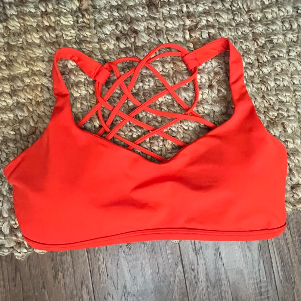 Lululemon Free to be bra